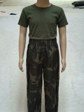 DKNY Green and Brown Camouflage Elastic Waist Pants.     KP 1
